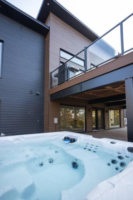 New Family Chalet For 12 People And Spa Mont Tremblant Villa Exterior photo